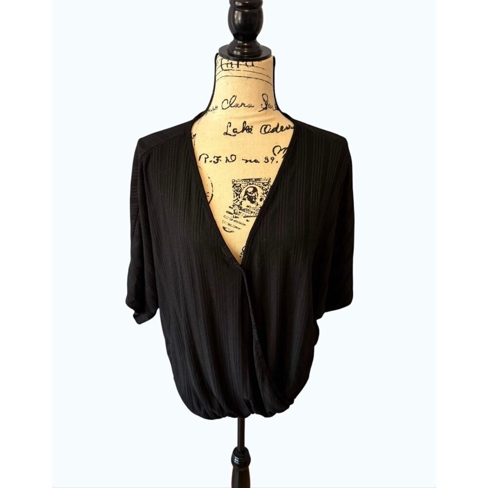 Daytrip Buckle Black Ribbed Surplice Dolman Top Large